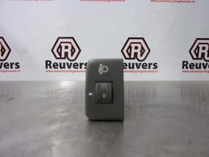 Begagnade Höjdkontrollbrytare Hyundai H-300 2.5 CRDi Pris € 10,00 Marginaltabell erbjuds av Autorecycling Reuvers B.V.