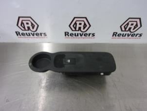 Begagnade Brytare, eldrivna fönster Renault Modus/Grand Modus (JP) 1.6 16V Pris € 10,00 Marginaltabell erbjuds av Autorecycling Reuvers B.V.