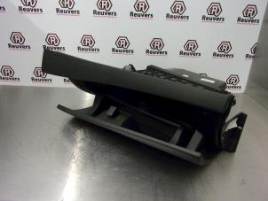 Begagnade Handskfack Renault Megane III Grandtour (KZ) 1.5 dCi 110 Pris € 25,00 Marginaltabell erbjuds av Autorecycling Reuvers B.V.