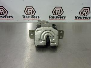 Używane Mechanizm zamka tylnej klapy Mitsubishi Colt (Z2/Z3) 1.3 16V Cena € 25,00 Procedura marży oferowane przez Autorecycling Reuvers B.V.