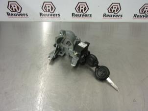 Używane Stacyjka + Kluczyk Mitsubishi Colt (Z2/Z3) 1.3 16V Cena € 35,00 Procedura marży oferowane przez Autorecycling Reuvers B.V.