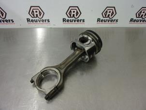 Gebruikte Zuiger Volvo V40 (MV) 1.6 D2 Prijs € 25,00 Margeregeling aangeboden door Autorecycling Reuvers B.V.