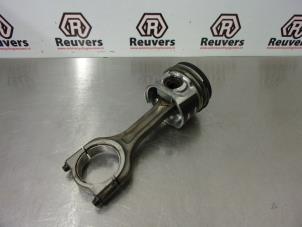 Gebruikte Zuiger Volvo V40 (MV) 1.6 D2 Prijs € 25,00 Margeregeling aangeboden door Autorecycling Reuvers B.V.