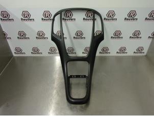 Używane Element deski rozdzielczej Opel Astra J Sports Tourer (PD8/PE8/PF8) 1.4 16V ecoFLEX Cena € 20,00 Procedura marży oferowane przez Autorecycling Reuvers B.V.