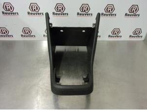 Gebruikte Middenconsoles Volkswagen Polo V (6R) 1.2 12V BlueMotion Technology Prijs € 25,00 Margeregeling aangeboden door Autorecycling Reuvers B.V.