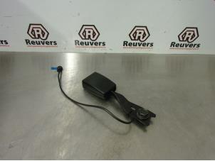 Begagnade Främre bältesspänne, höger Mitsubishi Colt (Z2/Z3) 1.5 16V Pris € 15,00 Marginaltabell erbjuds av Autorecycling Reuvers B.V.