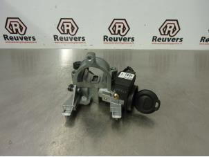 Używane Stacyjka + Kluczyk Mitsubishi Colt (Z2/Z3) 1.5 16V Cena € 35,00 Procedura marży oferowane przez Autorecycling Reuvers B.V.