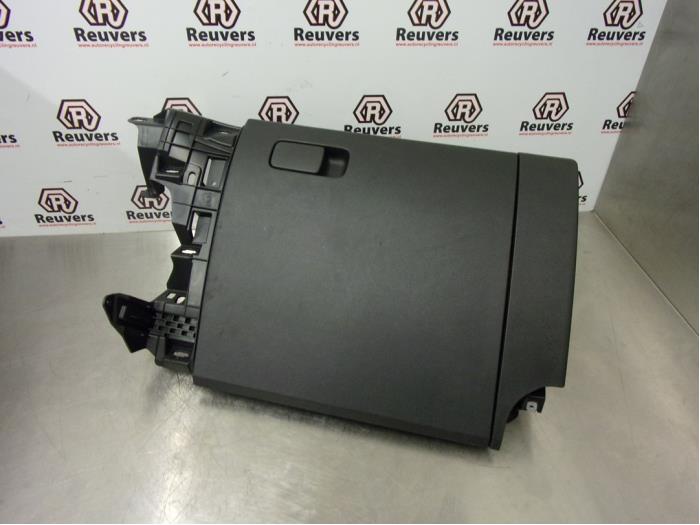 Handskfack från en Volkswagen Up! (121) 1.0 12V 60 2012