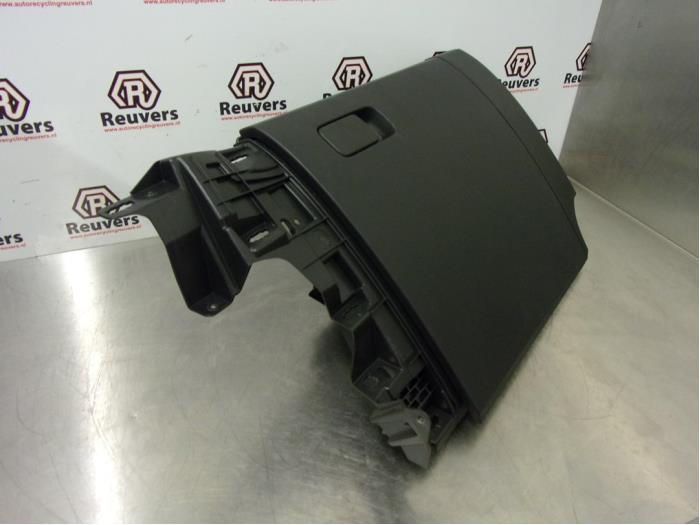 Handskfack från en Volkswagen Up! (121) 1.0 12V 60 2012