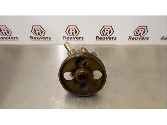 Servostyrningspump från en Citroën Xsara (N1) 1.6i 2000