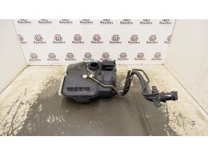 Gebruikte Tank Volkswagen Touran (1T1/T2) 1.6 FSI 16V Prijs € 60,00 Margeregeling aangeboden door Autorecycling Reuvers B.V.