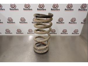 Gebruikte Schroefveer achter Mitsubishi Pajero Hardtop (V6/7) 3.2 DI-D 16V Prijs € 20,00 Margeregeling aangeboden door Autorecycling Reuvers B.V.