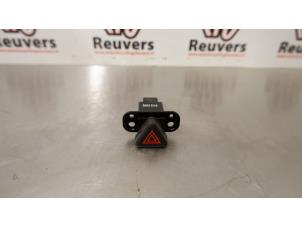 Begagnade Nödbelysningsbrytare Chevrolet Aveo 1.3 D 16V Pris € 10,00 Marginaltabell erbjuds av Autorecycling Reuvers B.V.