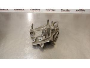 Używane Wspornik silnika Volvo V60 I (FW/GW) 1.6 T3 16V Cena € 25,00 Procedura marży oferowane przez Autorecycling Reuvers B.V.