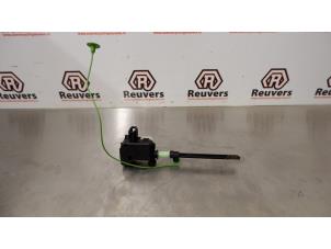 Begagnade Tanklåsmotor Volvo V60 I (FW/GW) 1.6 T3 16V Pris € 20,00 Marginaltabell erbjuds av Autorecycling Reuvers B.V.