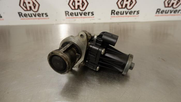 EGR Klep van een Opel Combo 1.3 CDTI 16V ecoFlex 2012