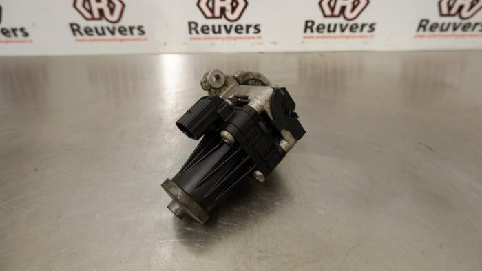 EGR Klep van een Opel Combo 1.3 CDTI 16V ecoFlex 2012
