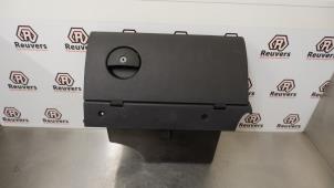 Begagnade Handskfack Opel Tigra Twin Top 1.3 CDTi 16V Pris € 20,00 Marginaltabell erbjuds av Autorecycling Reuvers B.V.