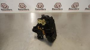 Begagnade Dörrlåsmekanism, 2-dörrars, höger Volkswagen Lupo (6X1) 1.4 60 Pris € 25,00 Marginaltabell erbjuds av Autorecycling Reuvers B.V.