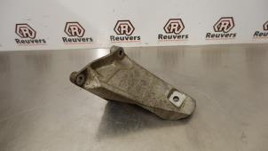 Używane Wspornik silnika BMW 7 serie (E65/E66/E67) 745i,Li 4.4 V8 32V Cena € 30,00 Procedura marży oferowane przez Autorecycling Reuvers B.V.