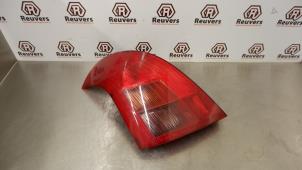 Begagnade Baklykta, vänster Suzuki Swift (ZA/ZC/ZD1/2/3/9) 1.5 VVT 16V Pris € 35,00 Marginaltabell erbjuds av Autorecycling Reuvers B.V.