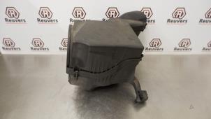 Begagnade Luftfilterhus Ford Focus 3 Wagon 1.0 Ti-VCT EcoBoost 12V 100 Pris € 30,00 Marginaltabell erbjuds av Autorecycling Reuvers B.V.