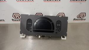 Używane Tablica rozdzielcza Renault Modus/Grand Modus (JP) 1.2 16V Cena € 40,00 Procedura marży oferowane przez Autorecycling Reuvers B.V.