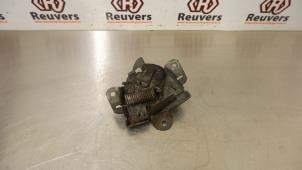 Begagnade Låsmekanism, motorhuv Mitsubishi Pajero Pinin (H6/H7) 1.8 GDI 16V 3-drs. Pris € 20,00 Marginaltabell erbjuds av Autorecycling Reuvers B.V.