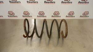 Gebruikte Schroefveer achter Mitsubishi Pajero Pinin (H6/H7) 1.8 GDI 16V 3-drs. Prijs € 20,00 Margeregeling aangeboden door Autorecycling Reuvers B.V.