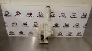 Gebruikte Ruitensproeiertank voor Opel Insignia 2.0 CDTI 16V 160 Ecotec Prijs € 20,00 Margeregeling aangeboden door Autorecycling Reuvers B.V.