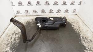 Gebruikte Brandstoftank Peugeot 207 SW (WE/WU) 1.6 16V Prijs € 50,00 Margeregeling aangeboden door Autorecycling Reuvers B.V.