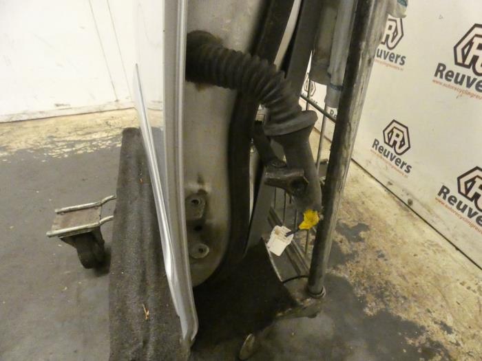 Portier 4Deurs rechts-achter van een Toyota Yaris Verso (P2) 1.5 16V 2001