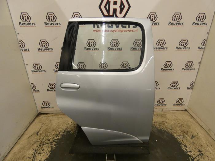 Portier 4Deurs rechts-achter van een Toyota Yaris Verso (P2) 1.5 16V 2001