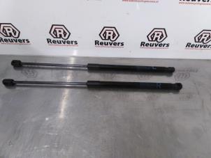 Begagnade Set med gasfjädrar, baklucka Suzuki Swift (ZA/ZC/ZD) 1.2 16V Pris € 20,00 Marginaltabell erbjuds av Autorecycling Reuvers B.V.