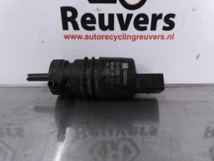 Gebruikte Ruitensproeierpomp voor Suzuki Swift (ZA/ZC/ZD) 1.2 16V Prijs € 15,00 Margeregeling aangeboden door Autorecycling Reuvers B.V.