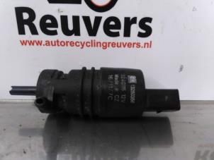 Używane Pompa spryskiwacza przód Suzuki Swift (ZA/ZC/ZD) 1.2 16V Cena € 15,00 Procedura marży oferowane przez Autorecycling Reuvers B.V.