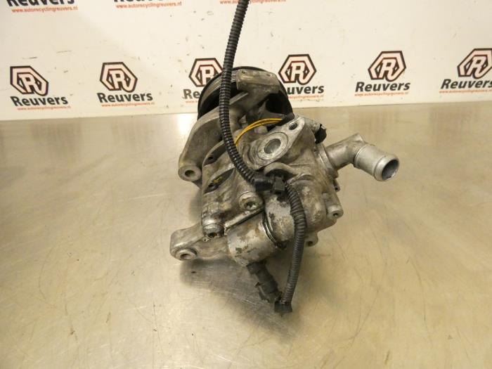 Servostyrningspump från en BMW 7 serie (F01/02/03/04) Active Hybrid V8 32V 2010