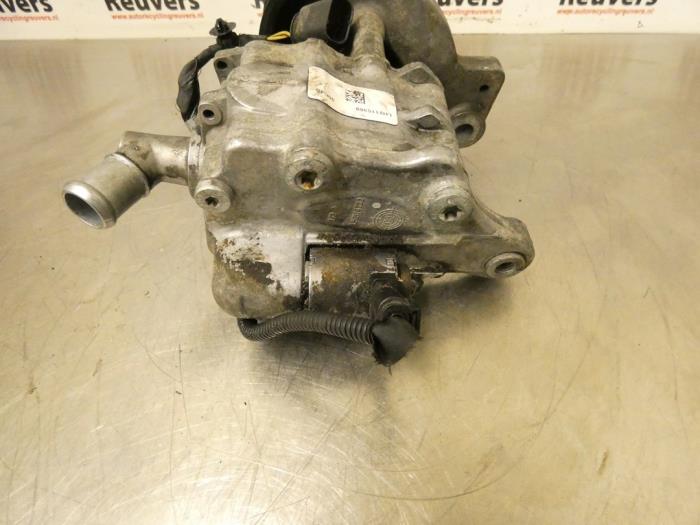 Servostyrningspump från en BMW 7 serie (F01/02/03/04) Active Hybrid V8 32V 2010