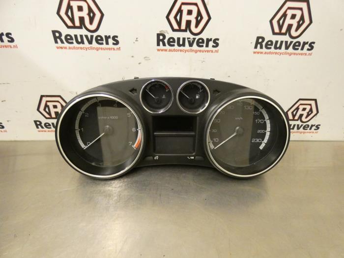 Instrumentpanel från en Peugeot 308 SW (4E/H) 1.6 VTI 16V 2009
