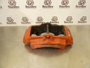 Begagnade Främre bromsok, höger Porsche Cayenne (9PA) 3.2 V6 24V Pris € 150,00 Marginaltabell erbjuds av Autorecycling Reuvers B.V.