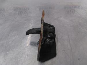 Gebruikte Deurvanger 2Deurs rechts Peugeot Expert (G9) 1.6 HDi 90 Prijs € 15,00 Margeregeling aangeboden door Autorecycling Reuvers B.V.