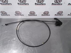 Gebruikte Motorkap hendel Volkswagen Golf II (19E) 1.6 CLD,GLD Prijs € 15,00 Margeregeling aangeboden door Autorecycling Reuvers B.V.