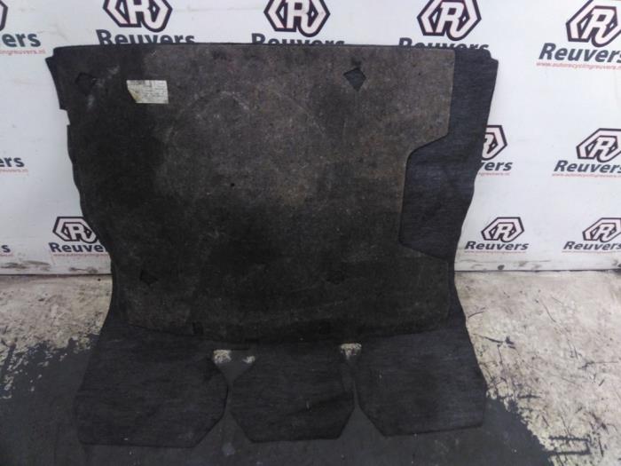 Golvpanel, lastområde från en Volkswagen Golf II (19E) 1.6 CLD,GLD 1990