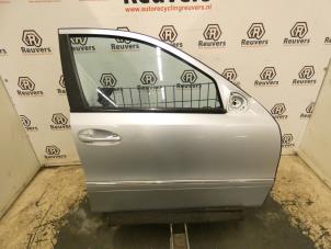 Begagnade Framdörr, 4-dörrars, höger Mercedes E Combi (S211) 3.0 E-320 CDI V6 24V Pris € 100,00 Marginaltabell erbjuds av Autorecycling Reuvers B.V.