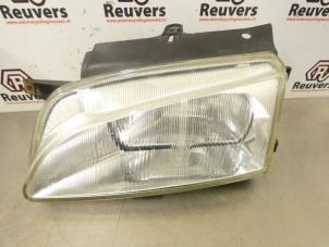 Begagnade Strålkastare, vänster Peugeot Partner 1.8 D Pris € 25,00 Marginaltabell erbjuds av Autorecycling Reuvers B.V.