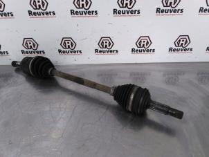 Gebruikte Aandrijfas links-voor Toyota iQ 1.0 12V VVT-i Prijs € 40,00 Margeregeling aangeboden door Autorecycling Reuvers B.V.