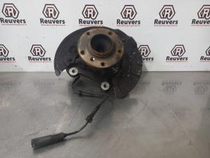 Gebruikte Fusee rechts-voor BMW 3 serie Touring (E91) 320d 16V Prijs € 30,00 Margeregeling aangeboden door Autorecycling Reuvers B.V.