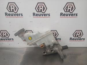 Begagnade Huvudcylinder Kia Rio III (UB) 1.2 CVVT 16V Pris € 30,00 Marginaltabell erbjuds av Autorecycling Reuvers B.V.