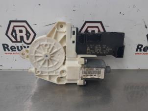 Gebruikte Raammotor Portier Peugeot 407 (6D) 1.8 16V Prijs € 25,00 Margeregeling aangeboden door Autorecycling Reuvers B.V.