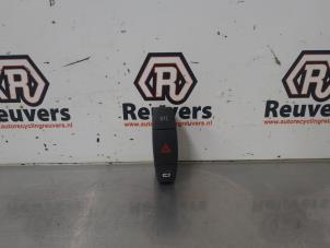Begagnade Nödbelysningsbrytare BMW 1 serie (E87/87N) 118d 16V Pris € 15,00 Marginaltabell erbjuds av Autorecycling Reuvers B.V.
